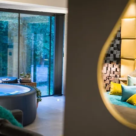 Buenas Noches Standing Piscine & Wellness Vila *