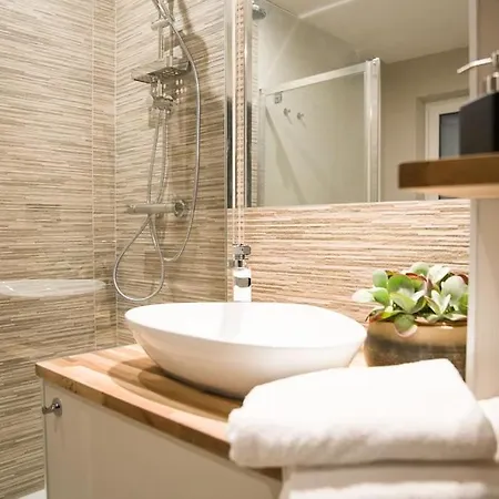 Buenas Noches Standing Piscine & Wellness فيلة *